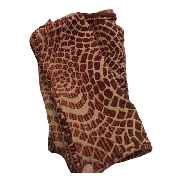 2 Chelsea Home Fashions Red Beige Giraffe Print Pillow Covers Hidden Zipper - Picture 1 of 7